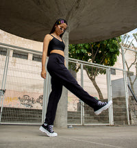 pants unisex color negro vista de lado